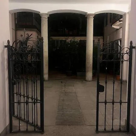 Apartment Appartamentoarchimede5 *